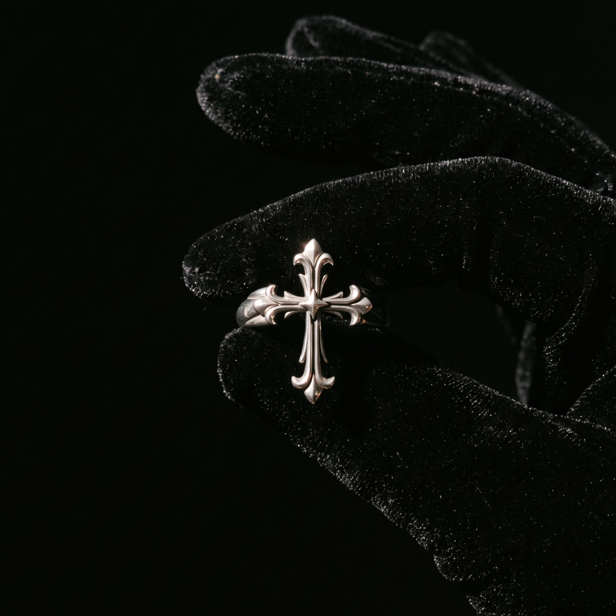 Sanctus Ring