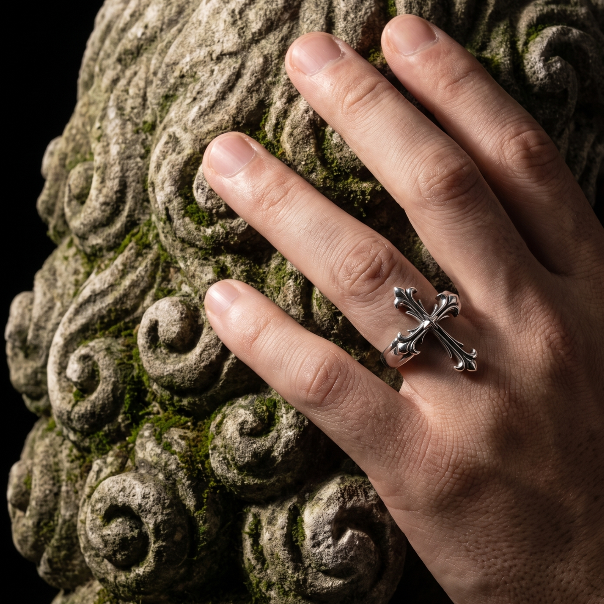 Sanctus Ring