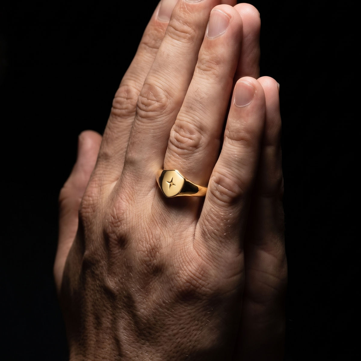 Crest Ring | Gold