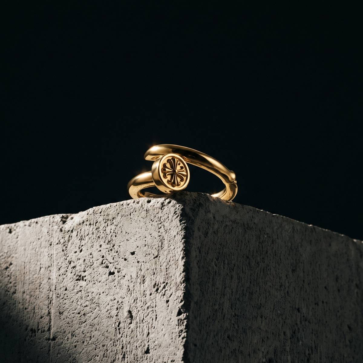 Holy Nail Ring | Gold