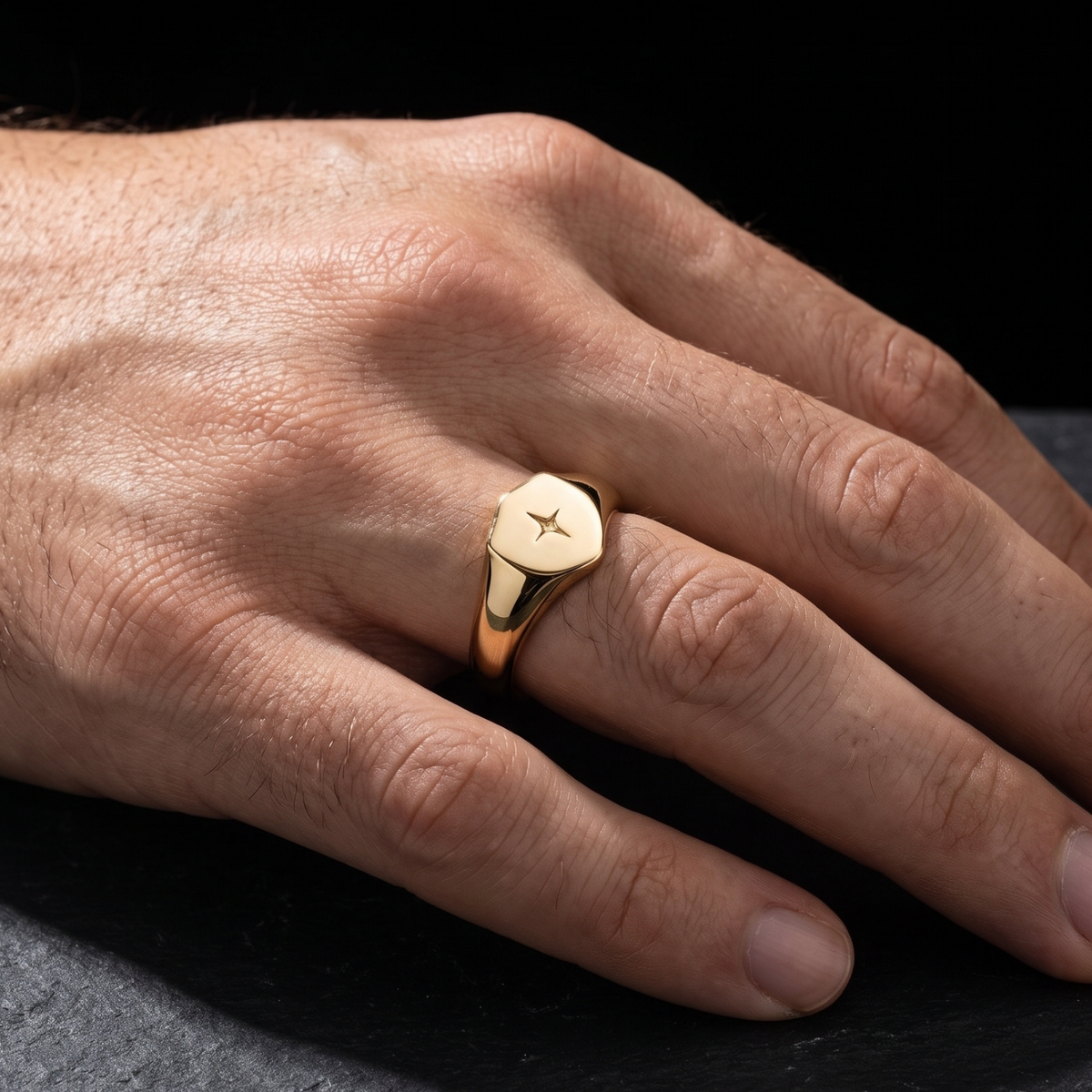 Crest Ring | Gold